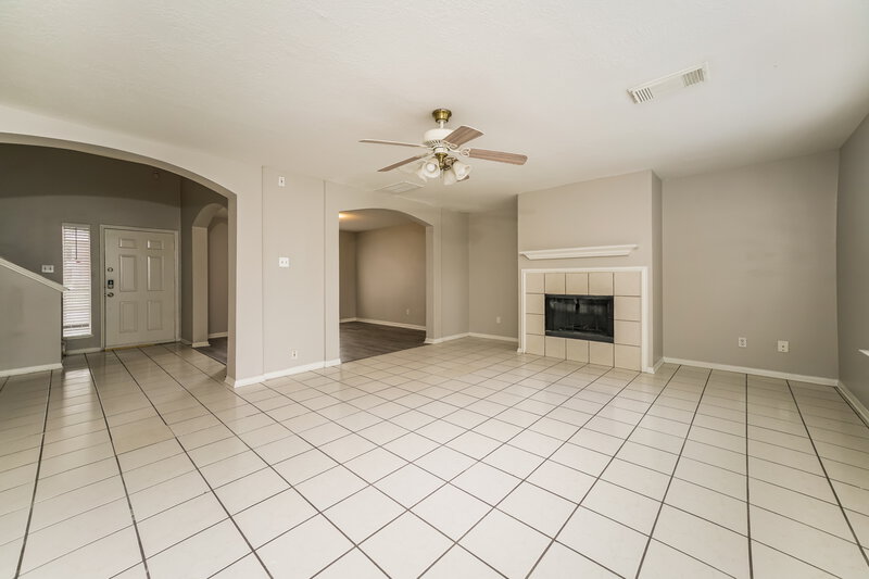 2,100/Mo, 5003 Dawngate Dr Spring, TX 77373 Living Room View 2