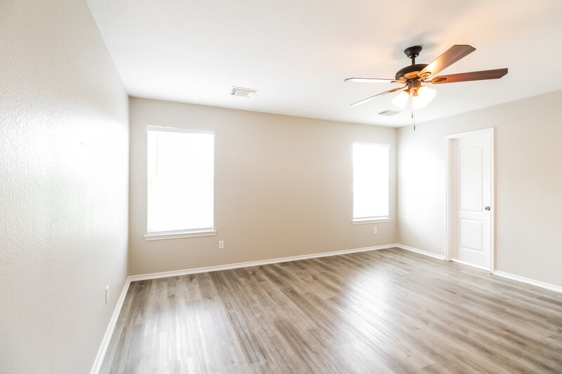 2,455/Mo, 18131 Valebluff Ln Cypress, TX 77429 Main Bedroom View 3