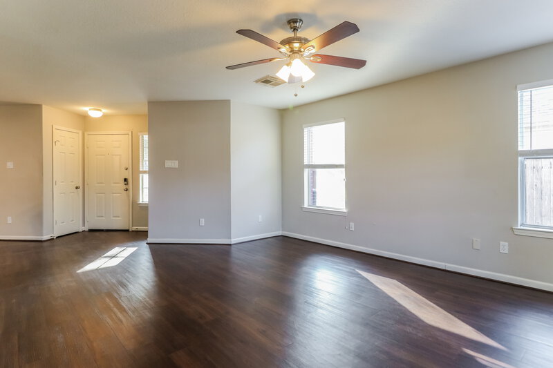 2,510/Mo, 21914 Westfield Ridge Dr Houston, TX 77073 Living Room View 2