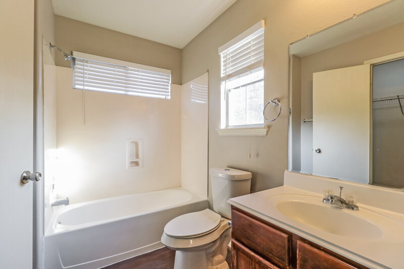 2,510/Mo, 21914 Westfield Ridge Dr Houston, TX 77073 Main Bathroom View