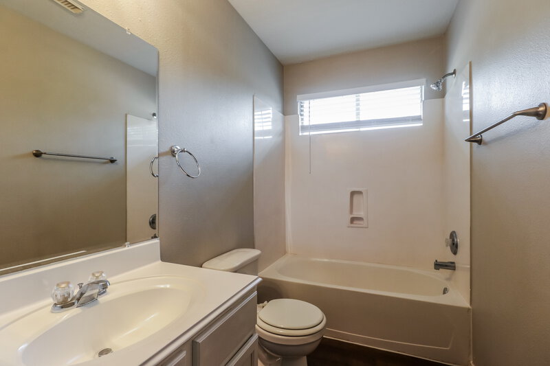2,510/Mo, 21914 Westfield Ridge Dr Houston, TX 77073 Bathroom View