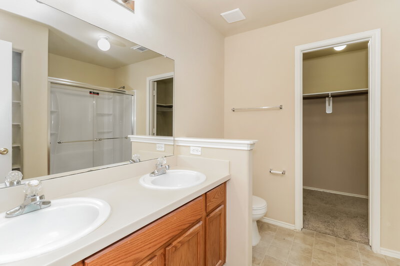 0/Mo, 9338 Delicado Dr Humble, TX 77396 Main Bathroom View