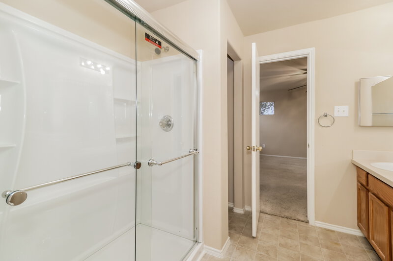 0/Mo, 9338 Delicado Dr Humble, TX 77396 Main Bathroom View 2