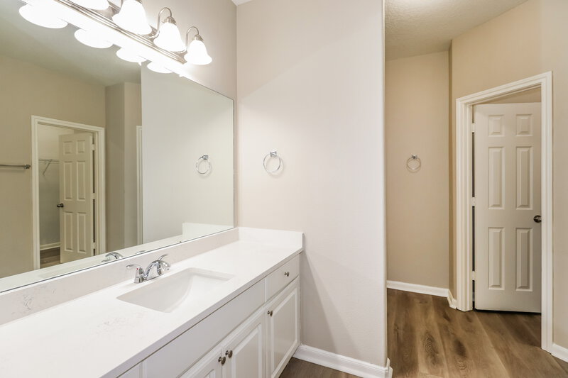 1,840/Mo, 999 Arbor Way Conroe, TX 77303 Main Bathroom View