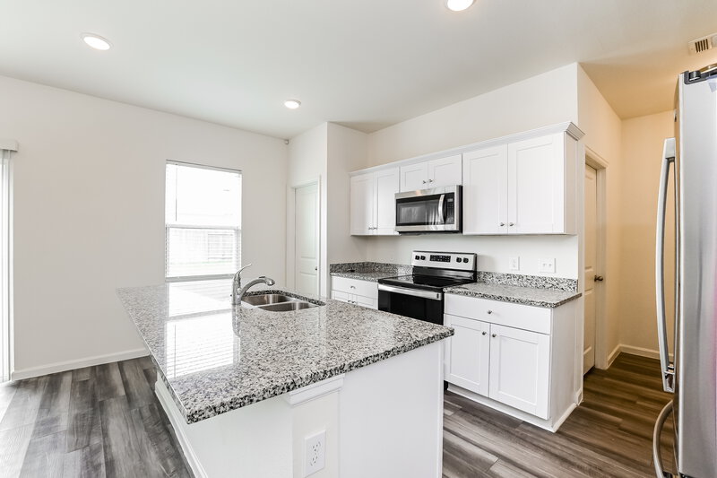 2,185/Mo, 4020 Tulip Tree Ln Brookshire, TX 77423 Kitchen View 2