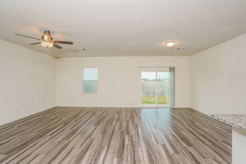 2,195/Mo, 4021 Fringe Tree Ln Brookshire, TX 77423 Living Room View 2