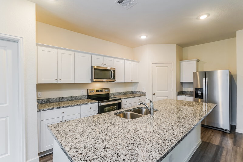 2,195/Mo, 4021 Fringe Tree Ln Brookshire, TX 77423 Kitchen View 2