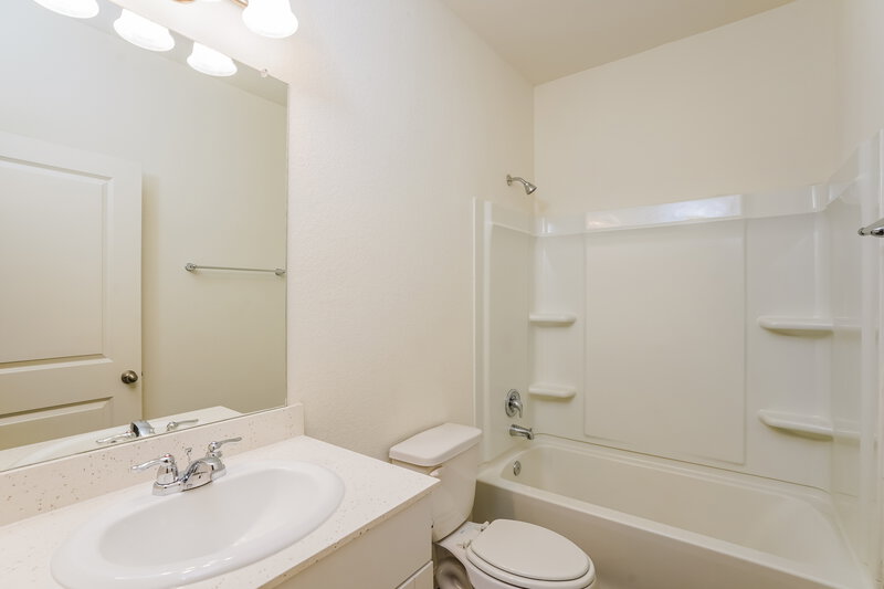2,195/Mo, 4021 Fringe Tree Ln Brookshire, TX 77423 Main Bathroom View