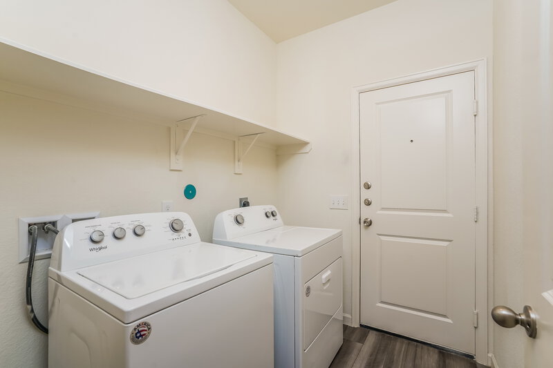 2,195/Mo, 4021 Fringe Tree Ln Brookshire, TX 77423 Laundry Room View