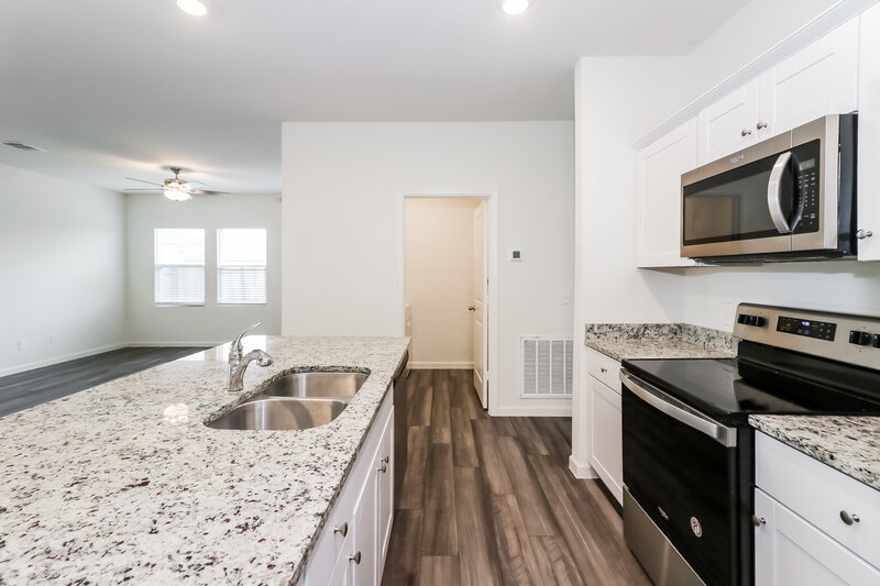 2,030/Mo, 4072 Scarlet Oak Ln Brookshire, TX 77423 Kitchen View 2