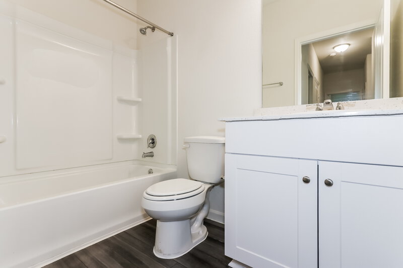 2,030/Mo, 4072 Scarlet Oak Ln Brookshire, TX 77423 Main Bathroom View