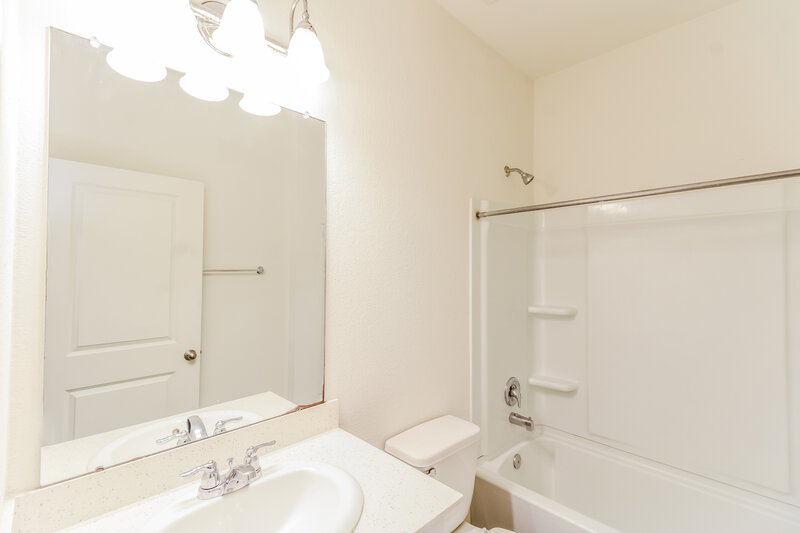 2,205/Mo, 3025 Spindletree Ln Brookshire, TX 77423 Main Bathroom View