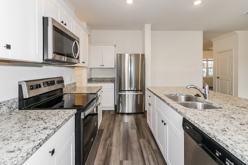 2,295/Mo, 4012 Scarlet Oak Ln Brookshire, TX 77423 Kitchen View 2