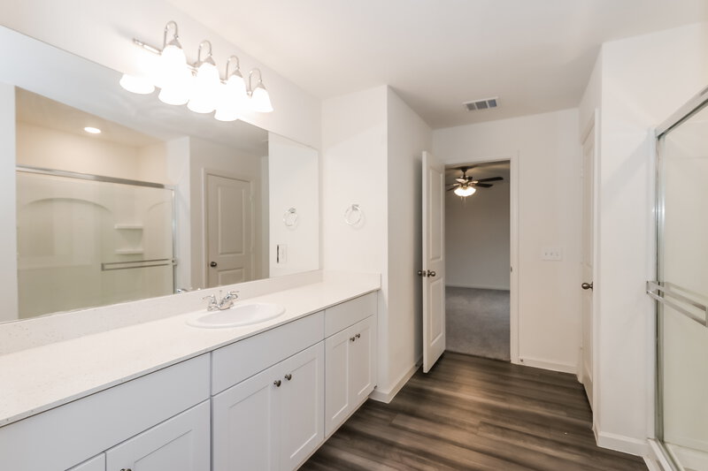 2,295/Mo, 4012 Scarlet Oak Ln Brookshire, TX 77423 Main Bathroom View 2