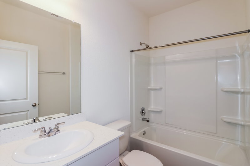 2,205/Mo, 4028 Silver Linden Ln Brookshire, TX 77423 Bathroom View