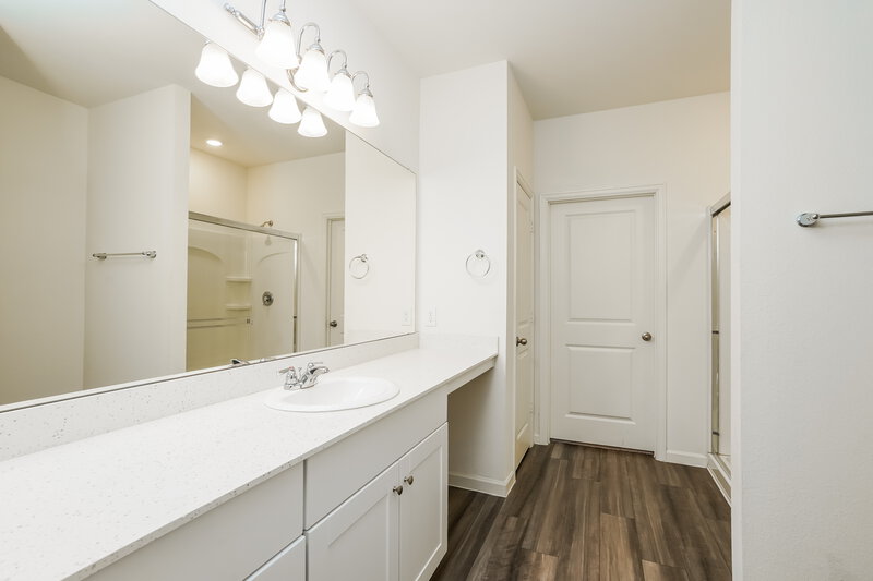2,205/Mo, 4049 Fringe Tree Ln Brookshire, TX 77423 Main Bathroom View
