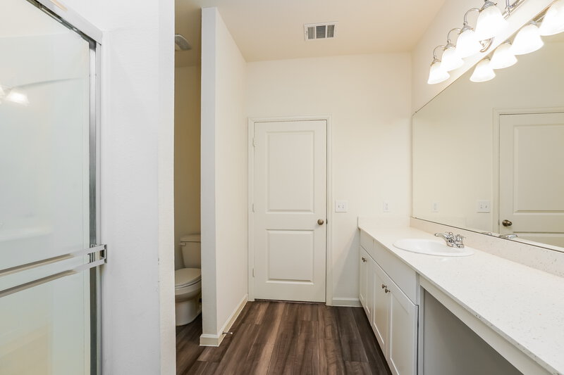 2,205/Mo, 4049 Fringe Tree Ln Brookshire, TX 77423 Main Bathroom View 2