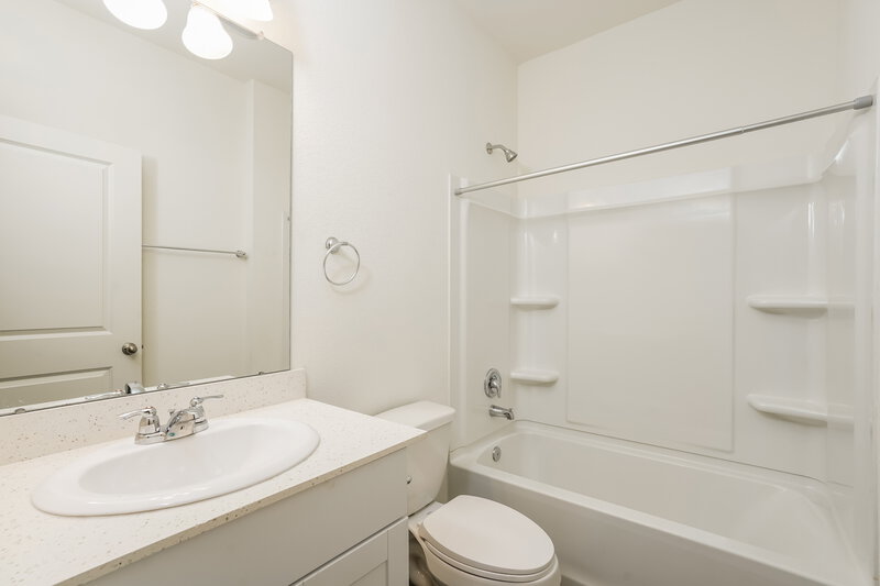 2,205/Mo, 4049 Fringe Tree Ln Brookshire, TX 77423 Bathroom View