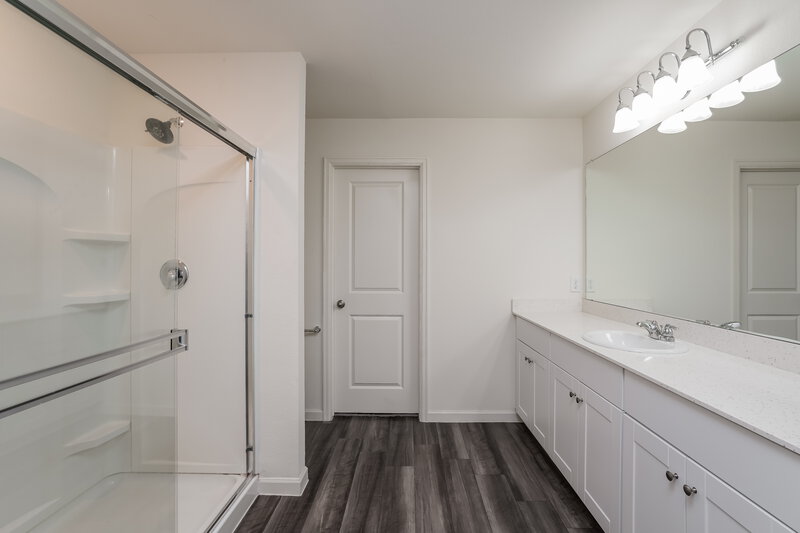 2,295/Mo, 4069 Fringe Tree Ln Brookshire, TX 77423 Main Bathroom View