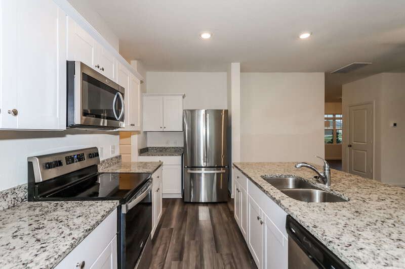 2,335/Mo, 4076 Scarlet Oak Ln Brookshire, TX 77423 Kitchen View