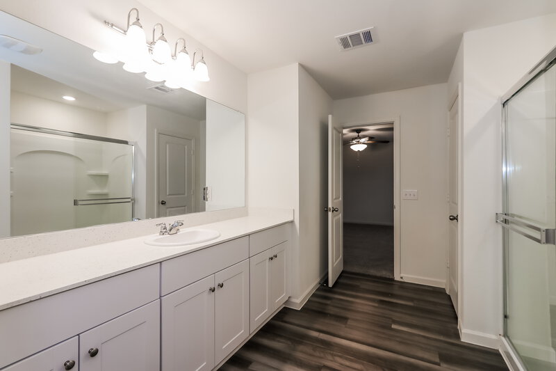 2,335/Mo, 4076 Scarlet Oak Ln Brookshire, TX 77423 Main Bathroom View 2