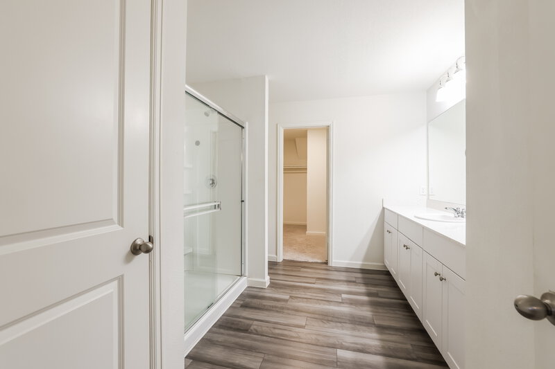 2,335/Mo, 4096 Scarlet Oak Ln Brookshire, TX 77423 Main Bathroom View