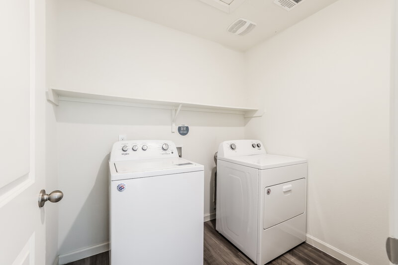 2,335/Mo, 4096 Scarlet Oak Ln Brookshire, TX 77423 Laundry Room View