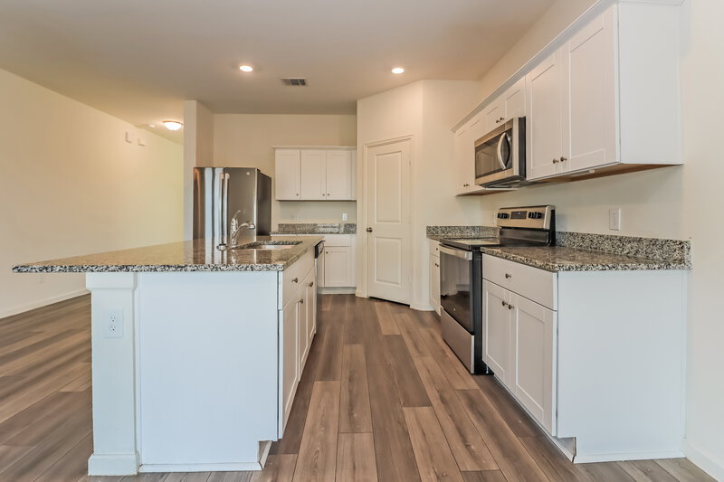 2,545/Mo, 3021 Spindletree Ln Brookshire, TX 77423 Kitchen View 2