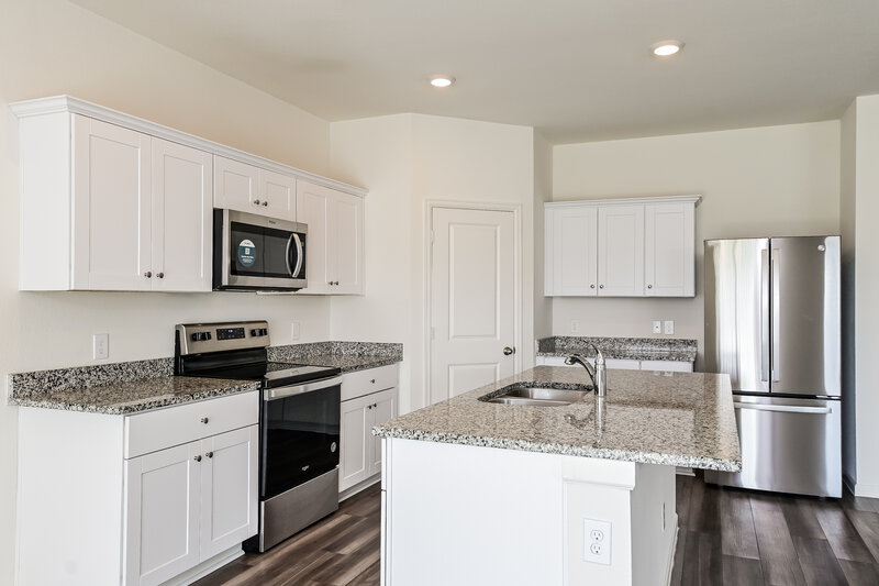 2,545/Mo, 4057 Fringe Tree Ln Brookshire, TX 77423 Kitchen View 2