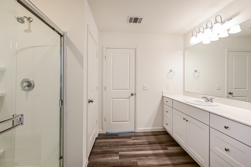 2,545/Mo, 4057 Fringe Tree Ln Brookshire, TX 77423 Main Bathroom View 2