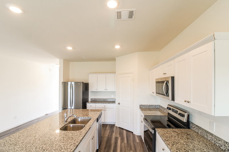 2,545/Mo, 4081 Fringe Tree Ln Brookshire, TX 77423 Kitchen View