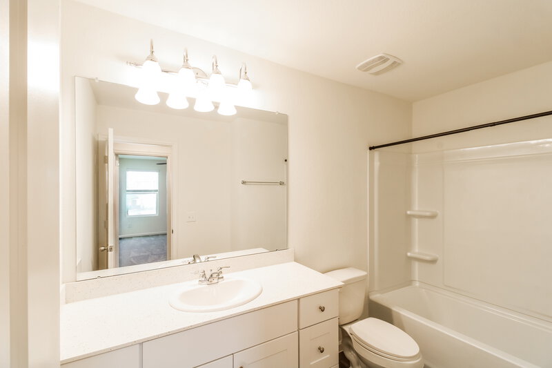 2,545/Mo, 4081 Fringe Tree Ln Brookshire, TX 77423 Bathroom View