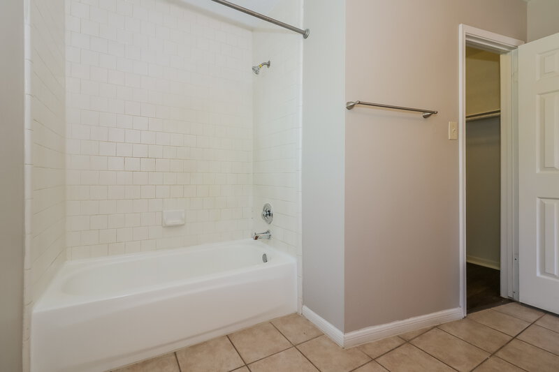 1,890/Mo, 9210 Golden Sunshine Dr Houston, TX 77064 Main Bathroom View 2