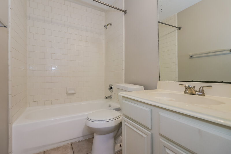 1,890/Mo, 9210 Golden Sunshine Dr Houston, TX 77064 Bathroom View