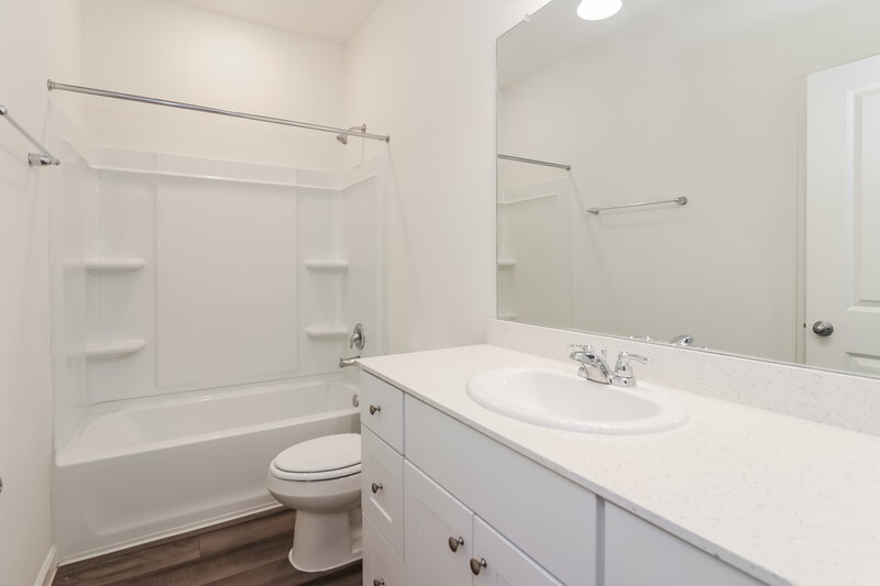 2,060/Mo, 4004 Scarlet Oak Ln Brookshire, TX 77423 Bathroom View 2