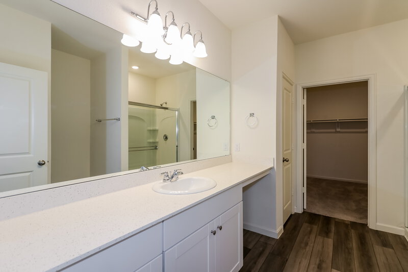 2,205/Mo, 4004 Silver Linden Ln Brookshire, TX 77423 Main Bathroom View