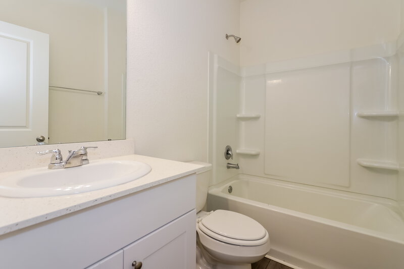2,205/Mo, 4004 Silver Linden Ln Brookshire, TX 77423 Bathroom View