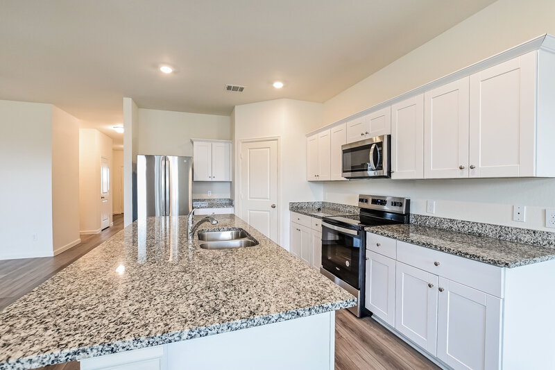 2,205/Mo, 4008 Tulip Tree Ln Brookshire, TX 77423 Kitchen View