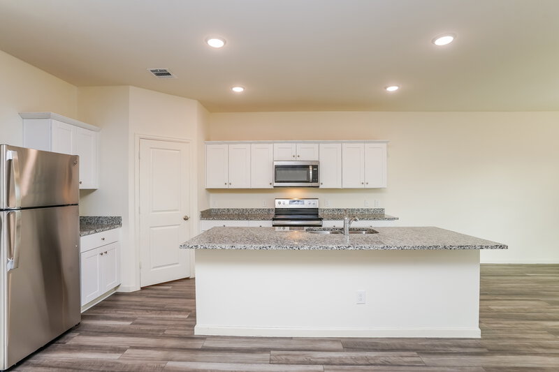 2,205/Mo, 4024 Tulip Tree Ln Brookshire, TX 77423 Kitchen View 2