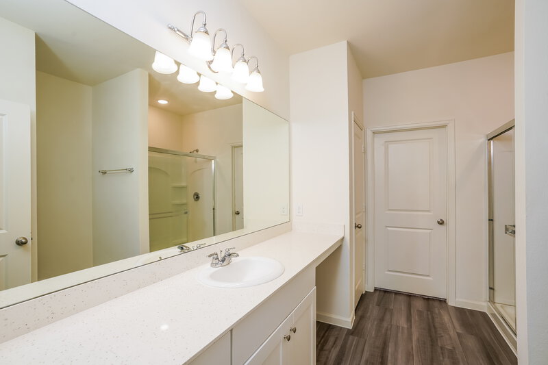 2,205/Mo, 4024 Tulip Tree Ln Brookshire, TX 77423 Main Bathroom View