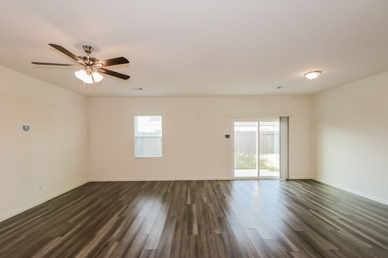 2,245/Mo, 4025 Tulip Tree Ln Brookshire, TX 77423 Living Room View 2