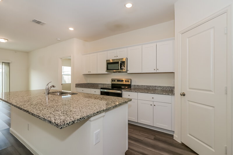 2,245/Mo, 4025 Tulip Tree Ln Brookshire, TX 77423 Kitchen View 2