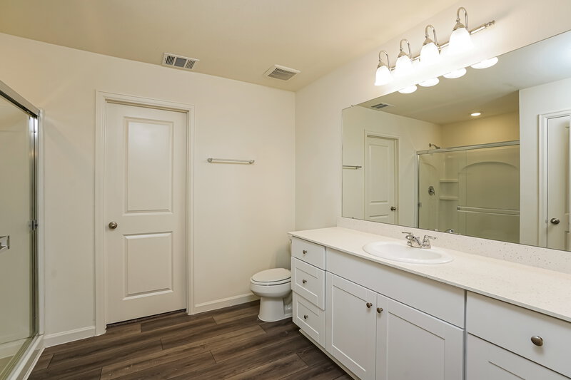 2,495/Mo, 4005 Silver Linden Ln Brookshire, TX 77423 Main Bathroom View