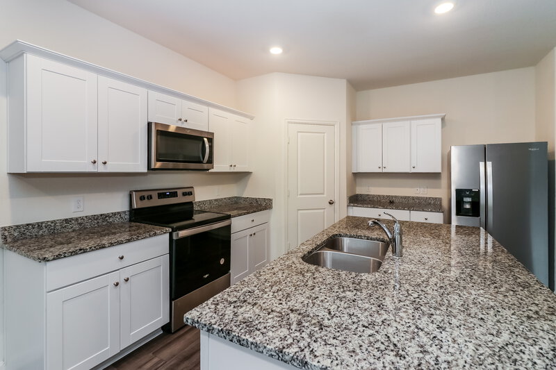 2,395/Mo, 4029 Tulip Tree Ln Brookshire, TX 77423 Kitchen View 2