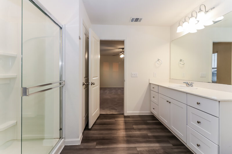 2,395/Mo, 4029 Tulip Tree Ln Brookshire, TX 77423 Main Bathroom View 2