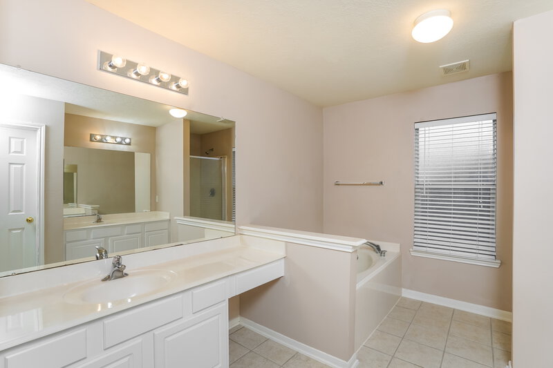2,615/Mo, 3202 Enchanted Hollow Ln Spring, TX 77388 Main Bathroom View