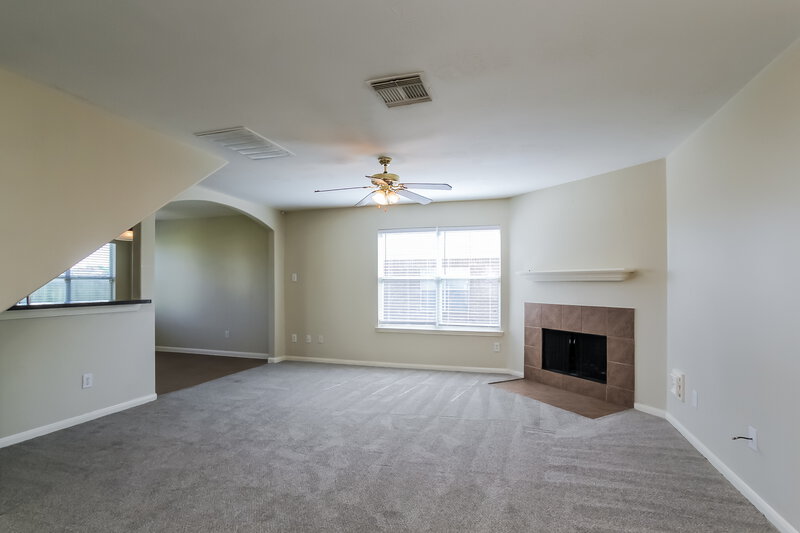2,525/Mo, 25306 Barmby Dr Tomball, TX 77375 Living Room View