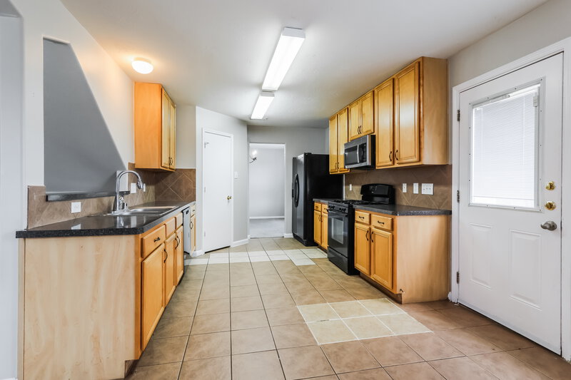2,255/Mo, 25306 Barmby Dr Tomball, TX 77375 Kitchen View