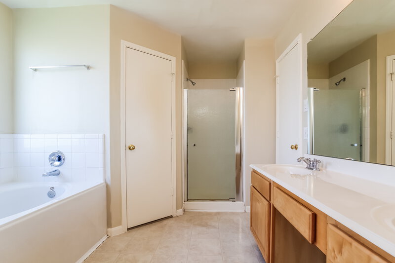 2,525/Mo, 25306 Barmby Dr Tomball, TX 77375 Main Bathroom View