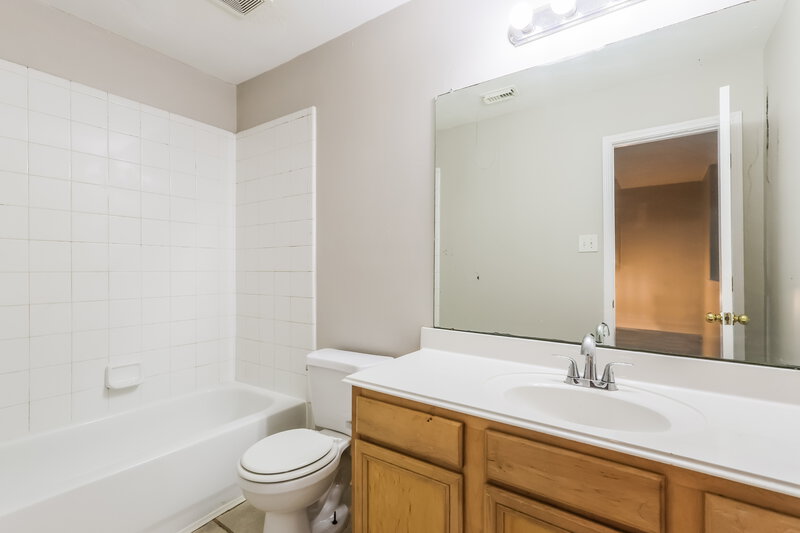 2,255/Mo, 25306 Barmby Dr Tomball, TX 77375 Bathroom View